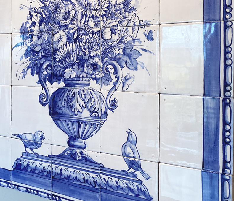 Bloemenvaas, Delfts blauw Tegeltableau